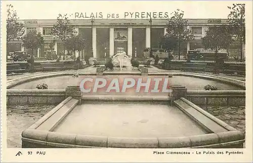 Ansichtskarte AK Pau place Clemenceau le palais des Pyrenees