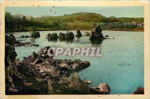 Cartes postales Aydat P de C La Cassiere Le Lac et le Village