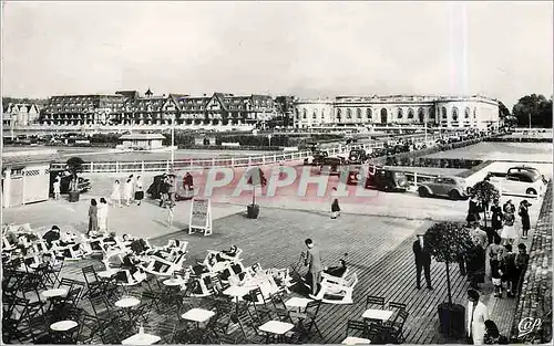 Cartes postales moderne Deauville La Plage Fleurie Vue vers le Normandy et le Casino