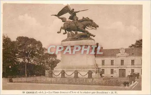 Ansichtskarte AK Chinon - La Place Jeanne d'Arc et la Statue par Roulleau