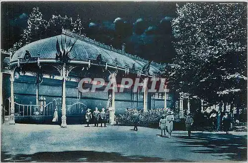 Cartes postales Vittel la nuit - Les Galeries Promenoirs