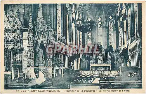 Cartes postales La Delivrande - Intereieur de la basilique - la Vierge noire et l'autel