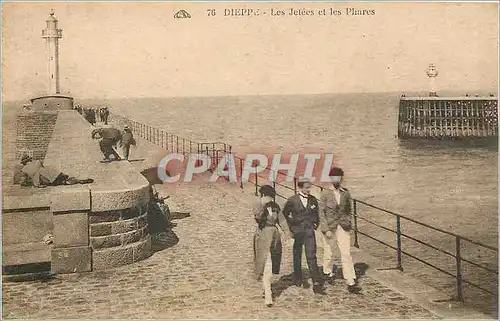 Cartes postales Dieppe - les jetees et les phares