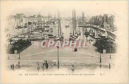 Cartes postales Le Havre - la place Gambetta et le Bassin du Commerce Bateaux