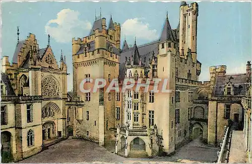 Cartes postales moderne Pierrefonds Le ch�teau Escalier d'honneur Le donjon et la chapelle