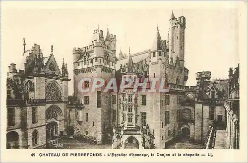 Ansichtskarte AK Ch�teau de Pierrefonds L'escalier d'honneur le donjon et la chapelle