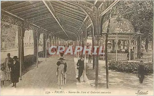 Cartes postales Vichy source du Parc et Galeries couvertes