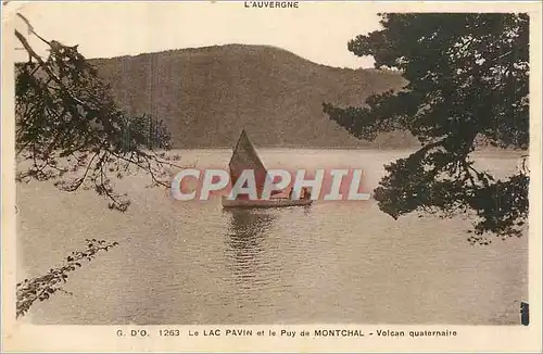 Ansichtskarte AK L'Auvergne le Lac Pavin et le Puy de Montchal Volcan Quaternaire