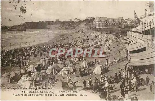 Cartes postales Biarritz B P grande plage l'heure de la Causerne et l'hotel du palais