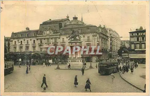 Cartes postales Clermont Ferrand Puy de Dome la place de Jaude la statue et le theatre