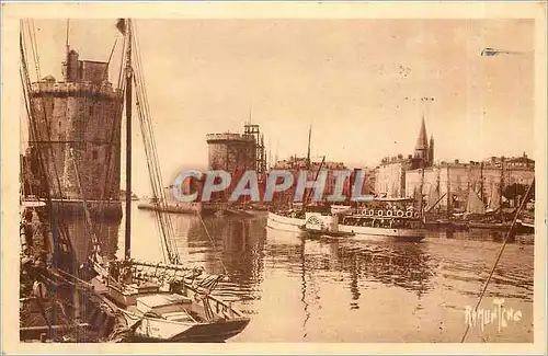 Cartes postales Sortie du port Bateaux La Rochelle