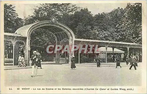 Cartes postales Vichy la rue du casino et les galeries couvertes