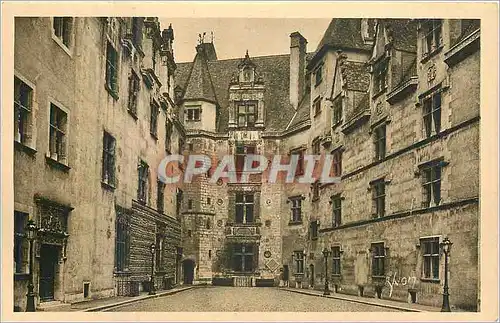 Cartes postales La Douce France les Pyrenees Pau la cour d'Honneur du Chateau