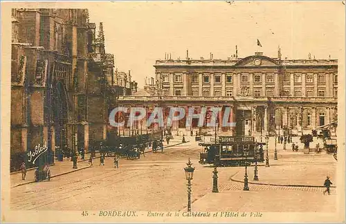 Cartes postales Bordeaux Entree de la Cathedrale et l'Hotel de Ville Tramway