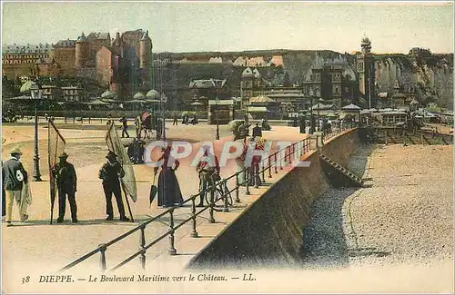 Cartes postales Dieppe Le Boulevard Maritime vers le Chateau Peche Pecheurs