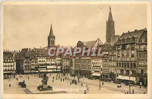 Cartes postales Strasbourg Bas Rhin La Place Kleber et a droite la Cathedrale