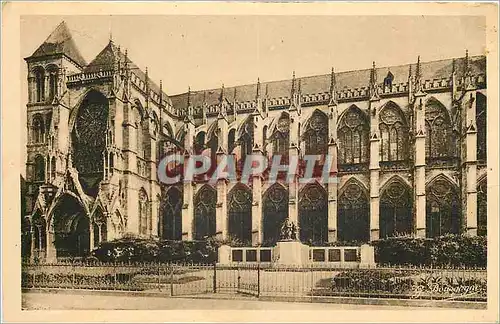 Ansichtskarte AK Chalons sur Marne Marne La Cathedrale et Monument aux Morts