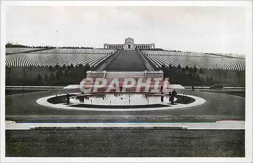 Ansichtskarte AK Romagne sous Montfaucon Le grand Cimitiere americain de Meuse Argonne Au fond la Chapelle