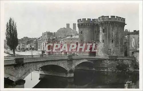 Cartes postales Verdun Meuse Pont et Porte Chaussee au fond la Cathedrale