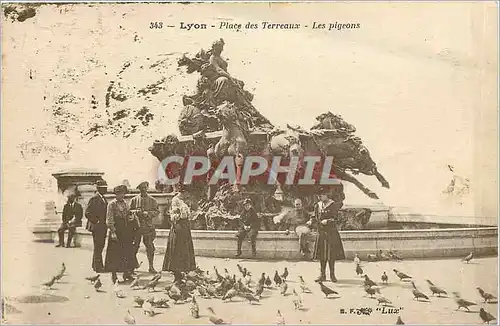 Ansichtskarte AK LYON Place des terreaux - Les Pigeons