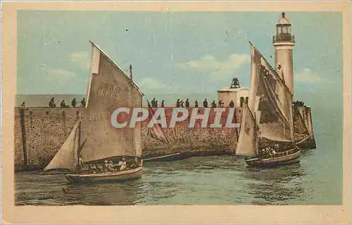Cartes postales Le Treport - Depart de Barques de Peche  pour une Promenade en Mer Bateaux Phare