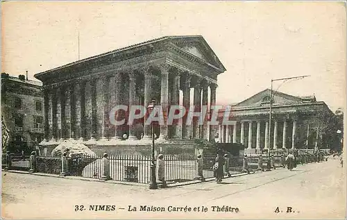 Cartes postales Nimes La Maison Carree et le Theatre