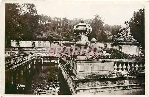 Cartes postales Nimes Jardin de la Fontaine les Bains Romains
