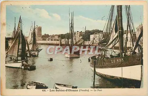 Cartes postales Les Sables d'Olonne - Le Port Bateaux