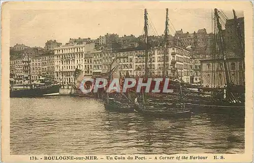 Cartes postales Boulogne-sur-Mer un Coin du Port Bateaux