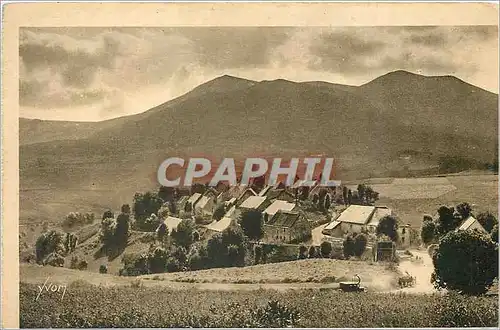 Cartes postales Environs du Mont-Dore Puy de Dome le village de Bressouleille sur la route du lac Chambon