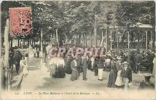 Ansichtskarte AK Lyon la place Bellecour a l'heure de la musique