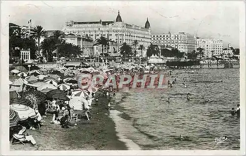 Cartes postales Cannes la plage et les hotels de la Croisette