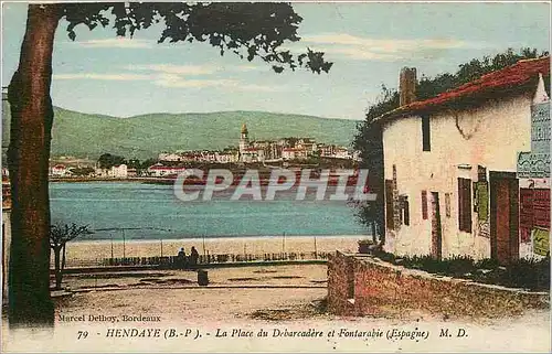 Cartes postales Hendaye la place du debarcadere et Fontarabie