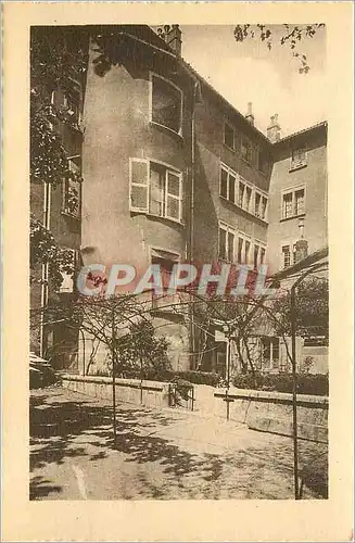 Cartes postales LE VIEUX GRENOBLE - Place des Tilleuls  n�9 Une tour de l'enceinte Romaine dans le jardin des or