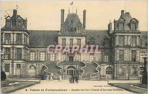 Cartes postales Palais de Fontainebleau Escalier du Fer a Cheval et les trois Pavillons