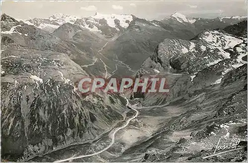 Cartes postales moderne Sur la route du Col de l'Iseran La descente sur Bonneval sur Arc dans le fond l'Albaron