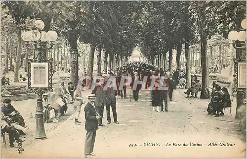 Cartes postales Vichy Le Parc du Casino Allee centrale