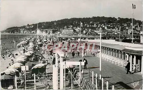 Cartes postales DEAUVILLE-L a Plage Fleurie. Vue d'ensemble sur la Plage et la Ville