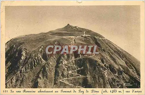 Ansichtskarte AK La voie Romaine boutisant au Sommet  du Puy de Dome (alt 1465m) vue d'avion