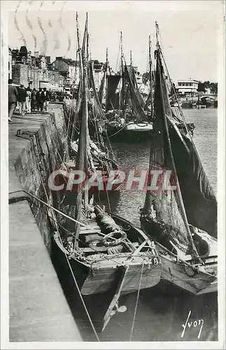 Cartes postales Le Pouliguen (loire inf)-bateaux de peche a quai