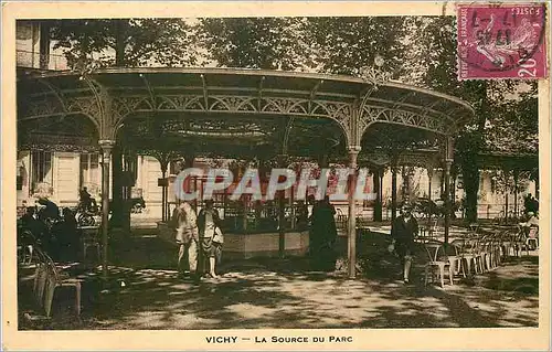 Cartes postales Vichy la source du parc