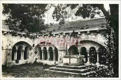 Cartes postales Montmajour- cour du cloitre