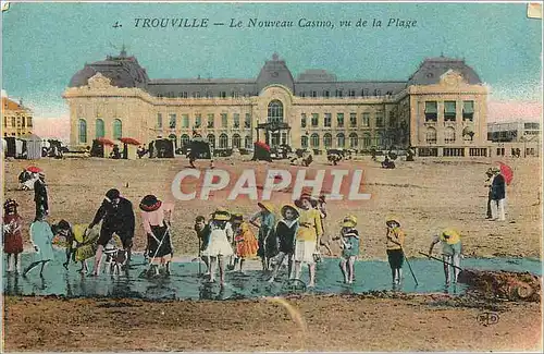 Cartes postales Trouville le nouveau casino vu de la plage