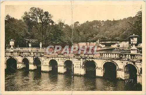 Ansichtskarte AK Nimes Jardin de la Fontaine Les Bains Romains