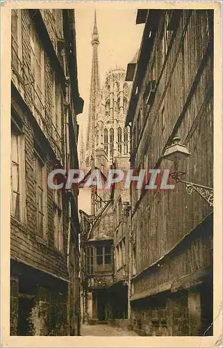 Cartes postales Rouen Vieille Rue Au fond la Cathedrale