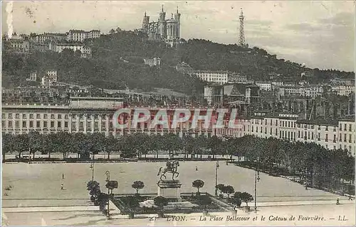 Ansichtskarte AK Lyon La Place Bellecour et le Coteau de Fourviere