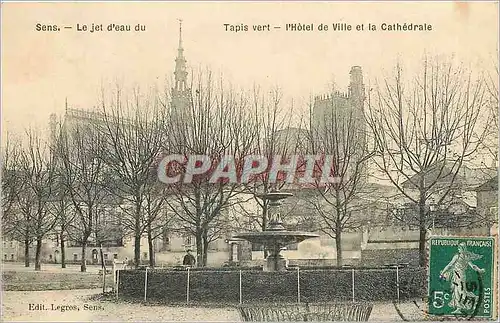 Ansichtskarte AK Sens Le Jet d'eau du Tapis vert l'Hotel de Ville et le Cathedrale