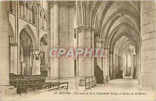 Cartes postales Nevers Nef laterale de la Cathedrale St Cyr et Statue de St Michel