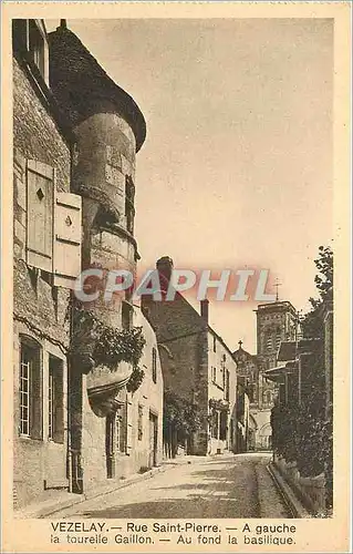Cartes postales Vezelay Rue Saint Pierre A gauche la tourelle Gaillon Au fond la Basilique