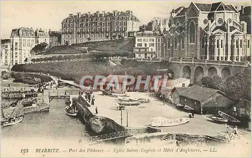 Ansichtskarte AK Biarritz Port des Pecheurs Eglise Sainte Eugenie et Hotel d'Angleterre